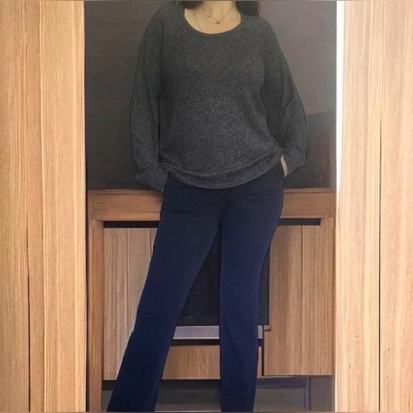 Old Navy SOFT & Comfy Lightweight Gray Sweater Medium - Picture 2 of 11